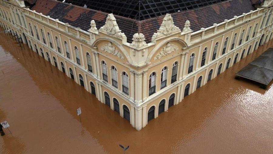 Mercado Público de Porto Alegre ficou inundado  - Reuters