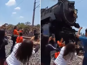 Vídeo: Mulher morre atropelada após tentar tirar foto com trem no México 