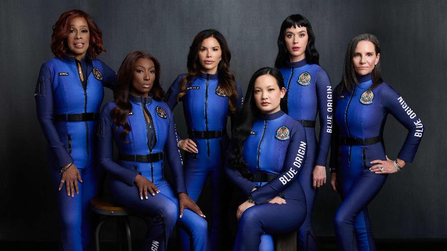 Imagem mostra tripulação da missão NS-31, da Blue Origin. Da esquerda para a direita: a apresentadora Gayle King, Aisha Bowe, Lauren Sanchez (em pé), Amanda Nguyen, Katy Perry e Karianne Flynn Imagem mostra tripulação da missão NS-31, da Blue Origin. Da esquerda para a direita: a apresentadora Gayle King, Aisha Bowe, Lauren Sanchez (em pé), Amanda Nguyen, Katy Perry e Karianne Flynn