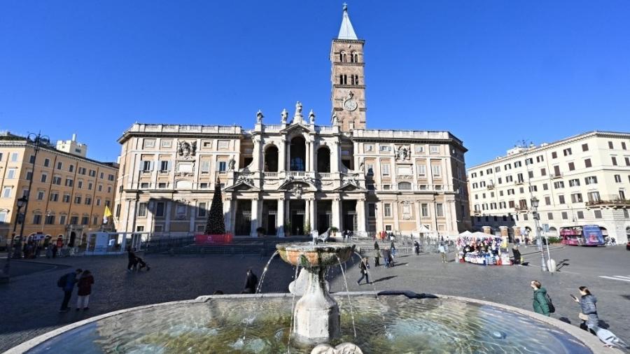 Basílica di Santa Maria Maggiore está localizada no centro de Roma Basílica di Santa Maria Maggiore está localizada no centro de Roma