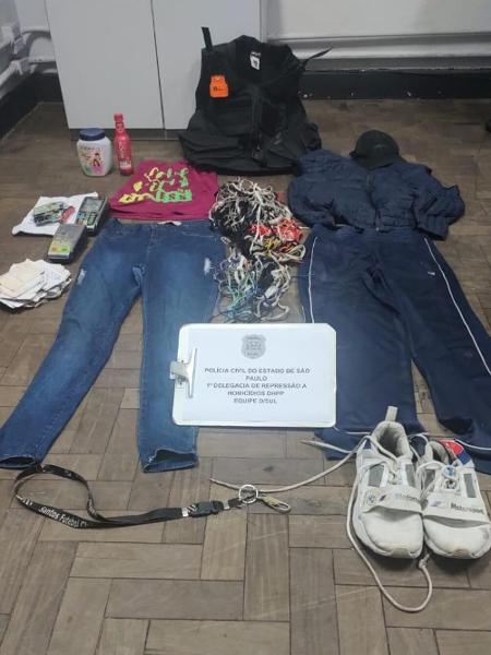 Cadarços encontrados pela polícia na casa do suspeito Cadarços encontrados pela polícia na casa do suspeito