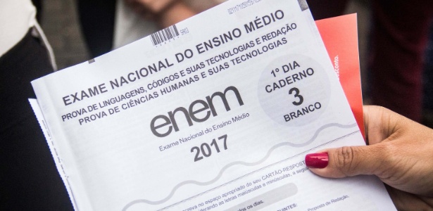 Caderno de provas do 1º dia do Enem 2017  - Ananda Migliano/Futura Press/Folhapress