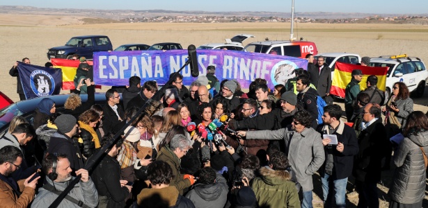 Ato final dos catalães do Partido ERC diante da prisão em Estremera foi interrompido por manifestantes contrários ao separatismo da Catalunha - Sergio Perez/Reuters