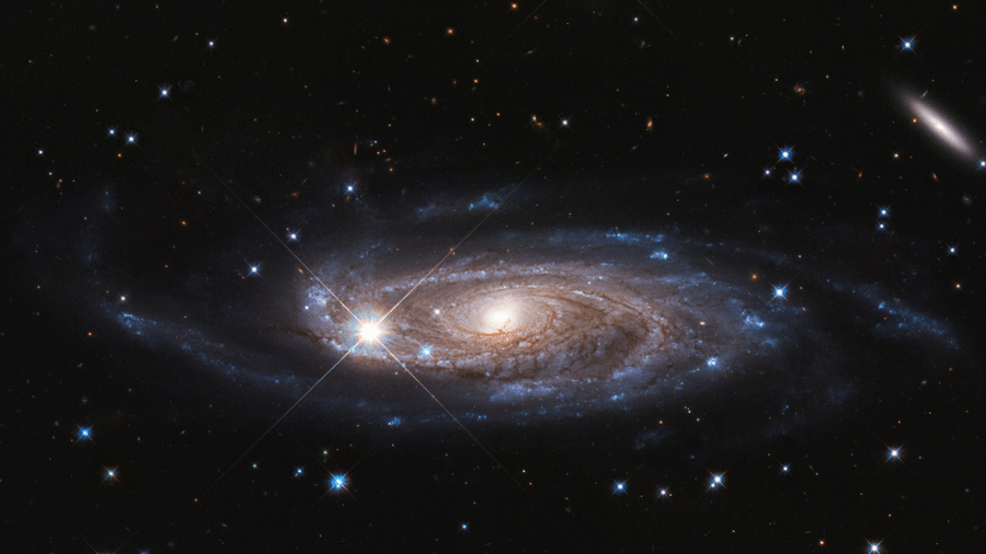 Esta é a galáxia UGC 2885 cercada pela escuridão do Universo. Ou não é bem assim? - NASA, ESA e B. Holwerda (Universidade de Louisville)