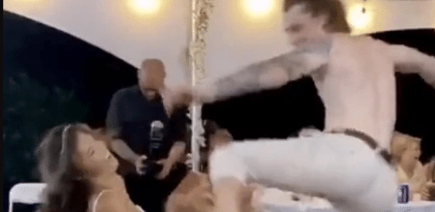 Deu errado | Marido chuta rosto da noiva em dança de casamento