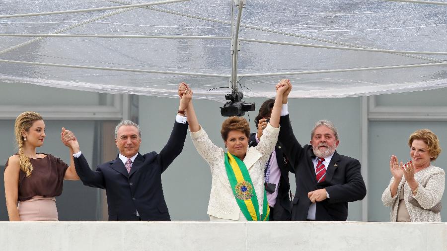 Dilma Rousseff e Michel Temer tomam posse no Palácio do Planalto, ao lado de Lula, em 2011. - Ricardo Stuckert/PR