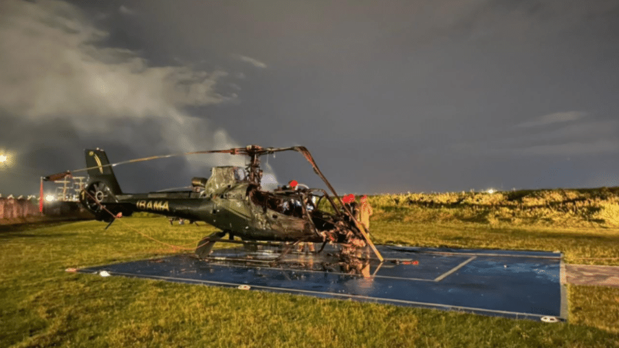 Helicóptero do Ibama foi quase inteiramente consumido pelas chamas após atentado na madrugada de hoje - Divulgação/PMAM