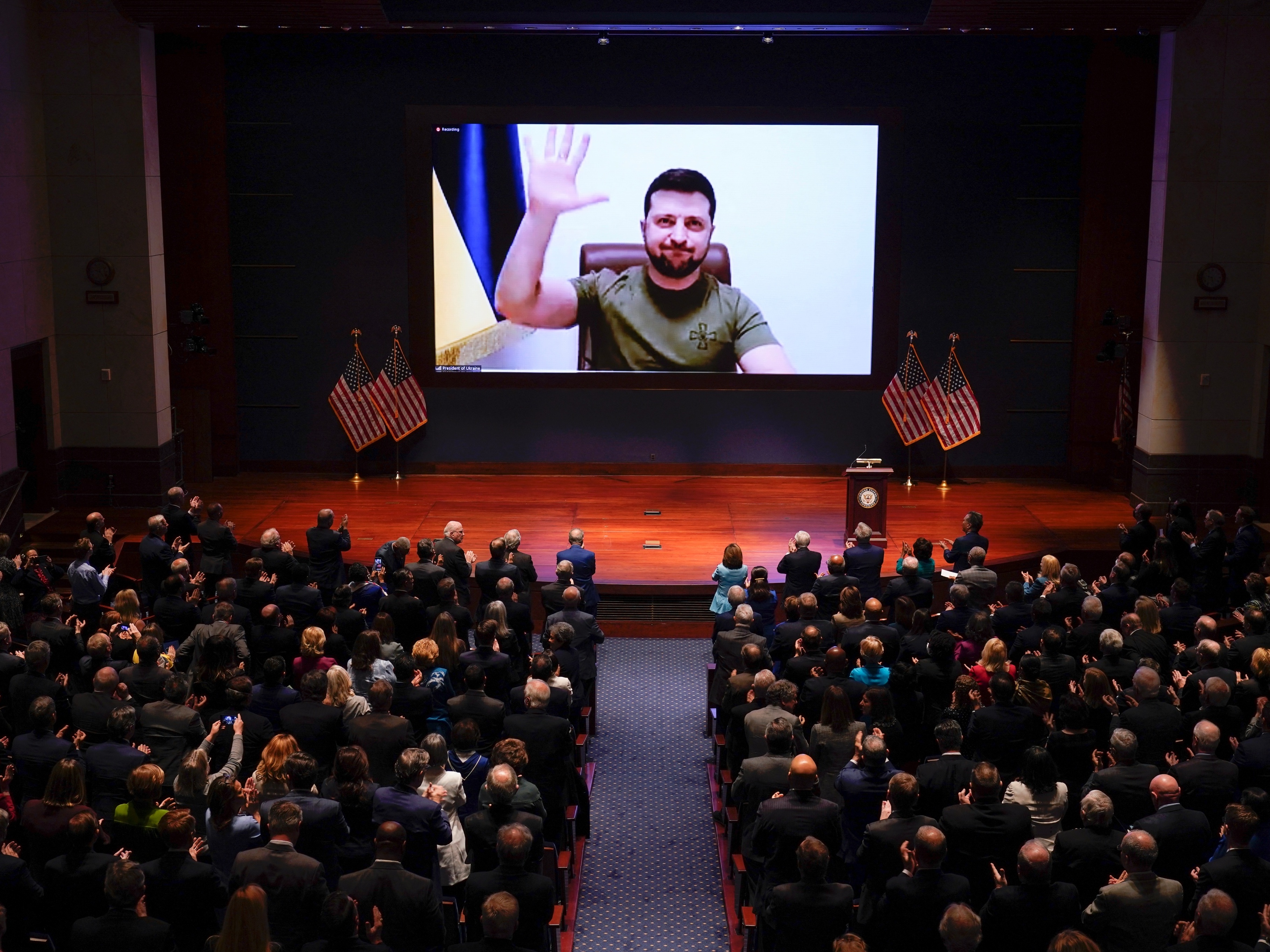 Discurso de Zelensky recorre a armas do marketing político para emocionar