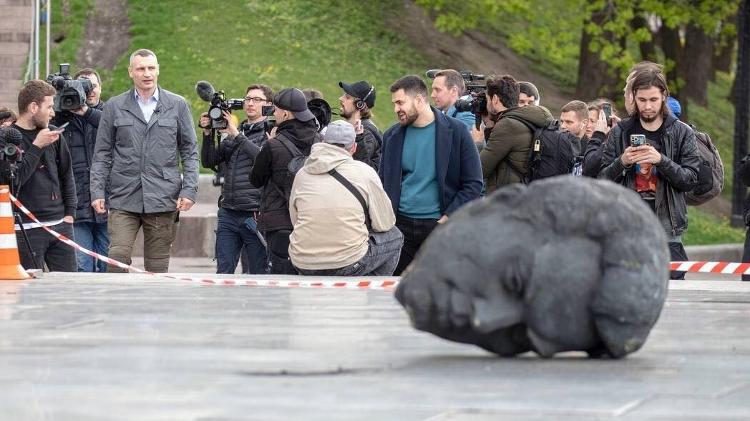 Ruined Soviet-era monument symbolizing friendship between Russians and Ukrainians - Reproduction/Facebook Vitaly Klitschko - Reproduction/Facebook Vitaly Klitschko