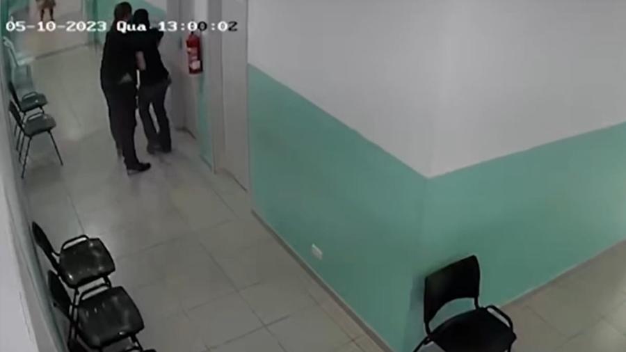Médico de 55 anos foi preso após denúncia da enfermeira, afirmou a Polícia Civil - Reprodução de vídeo