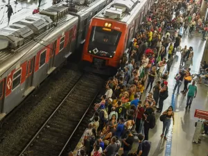 Metroviários de SP aceitam proposta do Metrô e descartam greve