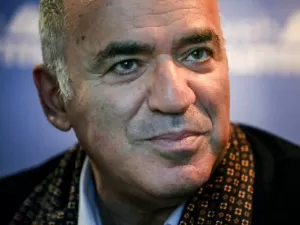 Rússia ameaça ex-campeão de xadrez Kasparov com acusações criminais