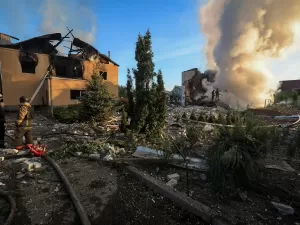 Bombardeios russos na cidade ucraniana de Kharkiv deixam três mortos