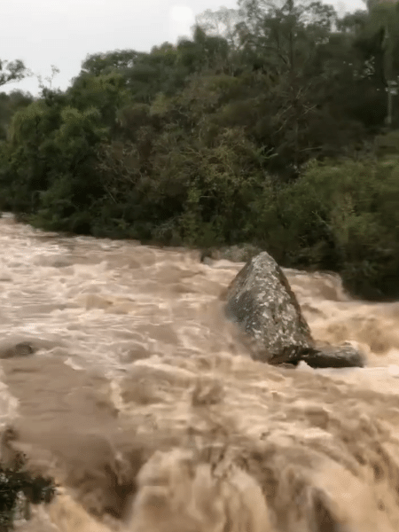 Moradores do Rio Grande do Sul registraram cheias de rios e granizo "gigante" - Reprodução/Facebook