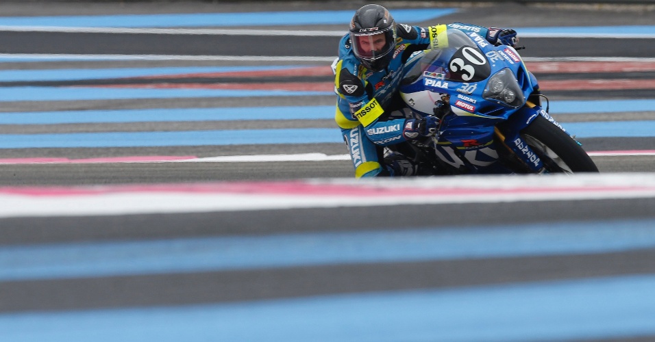 17.set.2015 - Piloto francês Anthony Delhalle participa dos treinos livres para a corrida "Bol d'Or motorcycle" no circuito de Paul Ricard, na França