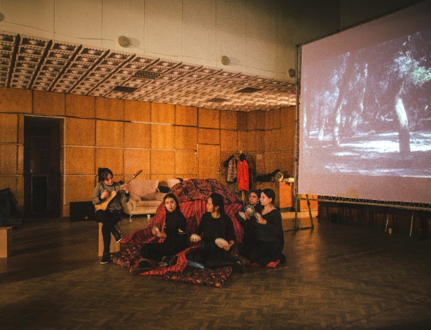 O espetáculo "Forty Girls" é ensaiado em Tashkent no Uzbequistão - Dmitry Kostyukov/The New York Times
