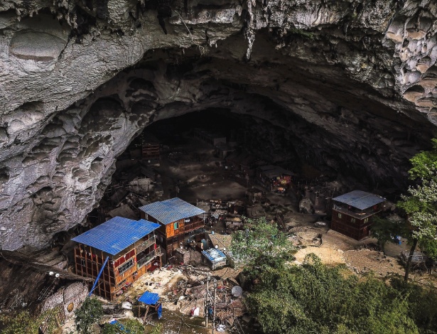 Vista aérea da vila de Zhongdong, toda dentro de uma caverna - Bryan Denton/The New York Times