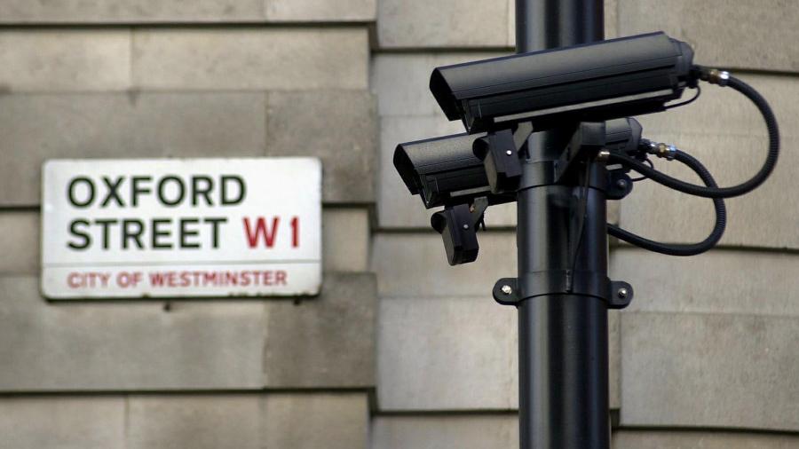 Câmera de segurança no centro da cidade de Londres - NICOLAS ASFOURI / AFP PHOTO 