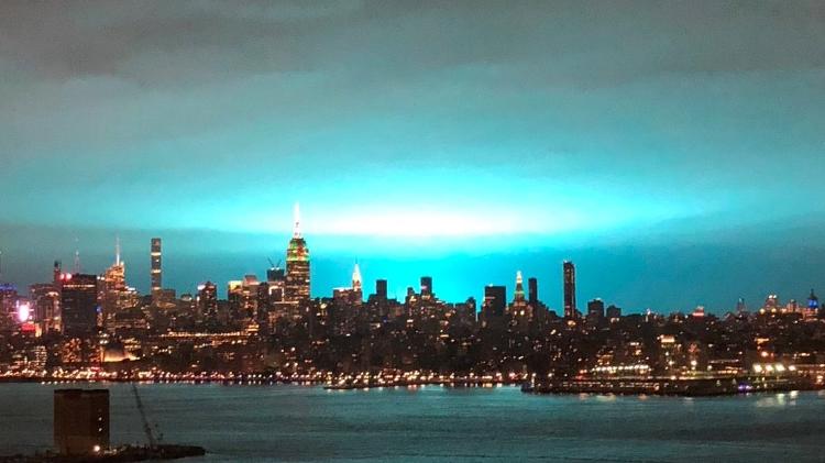 Explosão de tranformador causa clarão em Nova York - Reprodução/Twitter - Reprodução/Twitter