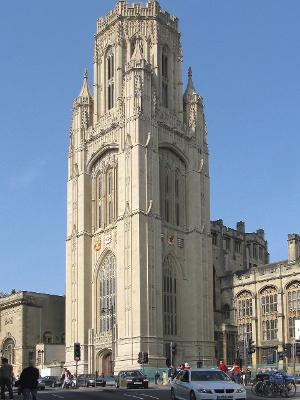 Torre do histórico Wills Memorial Building, na Universidade de Bristol - Wikimedia