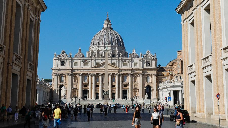 Basílica de São Pedro, na Cidade do Vaticano; prédio em Londres teria sido comprado com dinheiro que fiéis doam aos pobres - Mikhail Japaridze/TASS via Getty Images