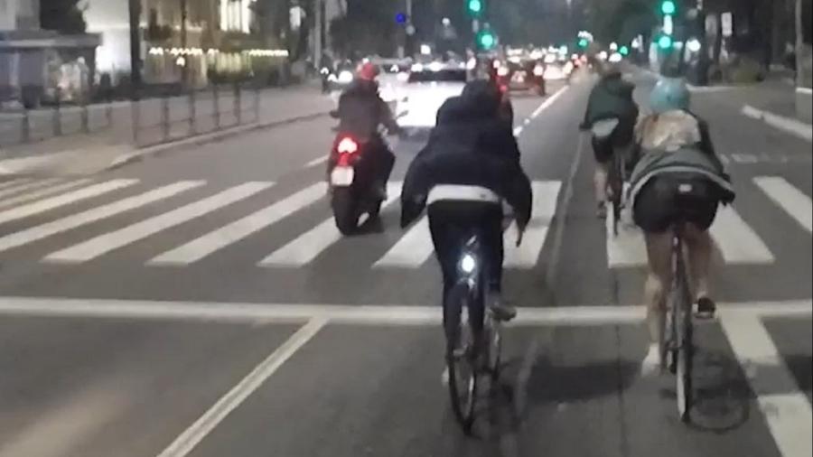 Ciclistas estavam pedalando pela Avenida Paulista  - Reprodução/Instagram