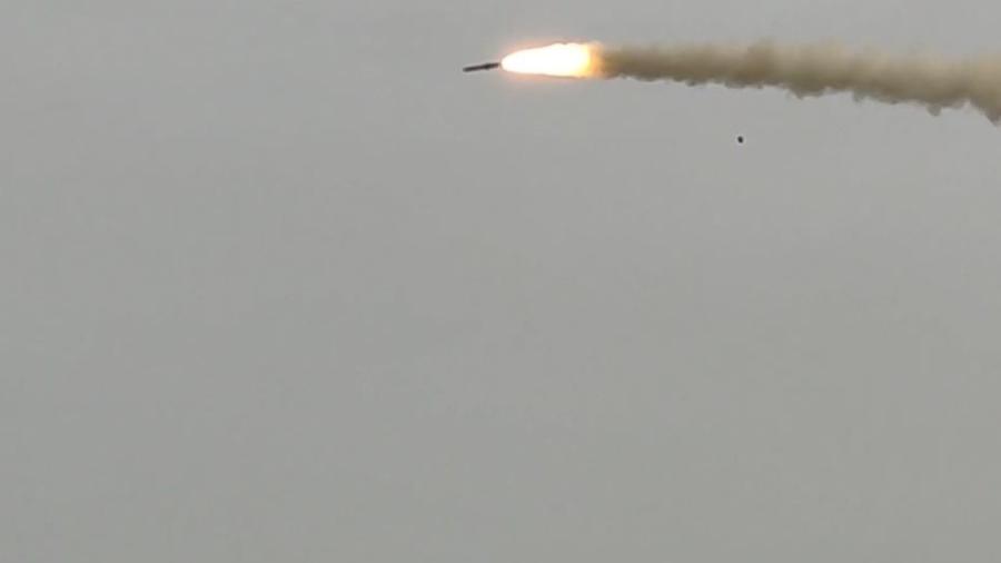 8.abr.2022 - Míssil é lançado pelas forças russas, a partir do Mar Negro, contra a região de Odessa, no sul da Ucrânia - Ministério da Defesa da Rússia