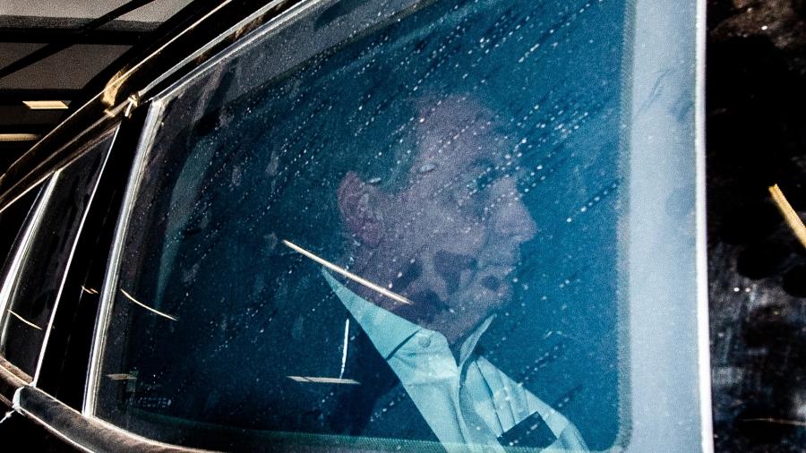 O ex presidente Jair Bolsonaro deixa a sede da Policia Federal, PF após mais de três horas e depoimento - Gabriela Biló /Folhapress