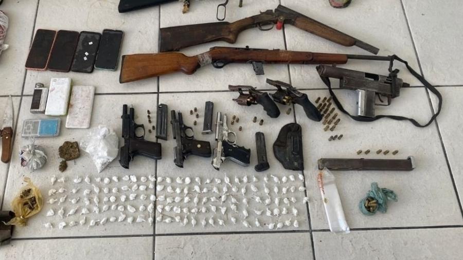 Armas apreendidas por polícia na operação em Itatim, na Bahia