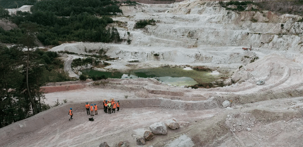 França aposta em 'mina de ouro branco' para impulsionar setor automotivo