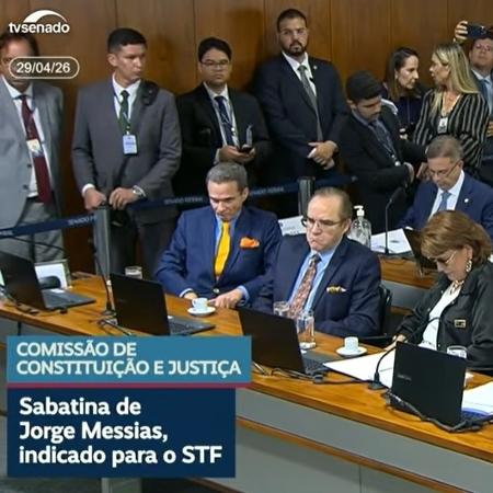 Os bispos Samuel Ferreira e Abner Ferreira, da Assembleia de Deus Madureira, assistem a sabatina de Messias