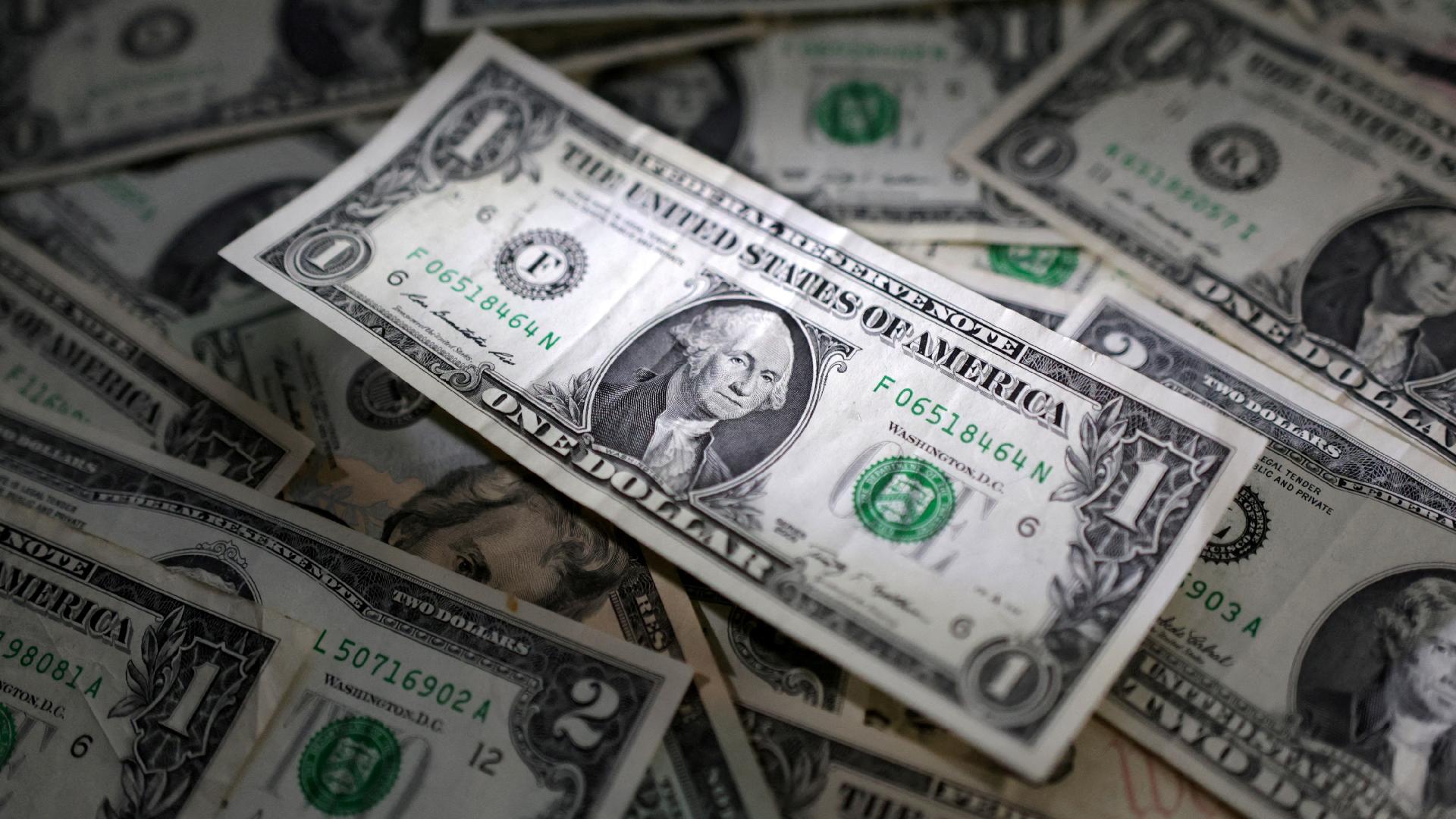 Notas de dólar
10 de março de 2023. REUTERS/Dado Ruvic/Ilustração/Foto de arquivo - undefined