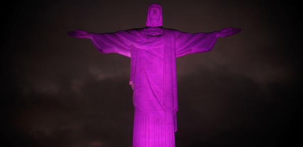 Estátua do Cristo Redentor em ação da campanha Outubro Rosa - Tomaz Silva/Agência Brasil