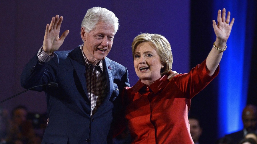 Bill e Hillary Clinton doaram mais de 400 pizzas - Mike Nelson/EFE/EPA
