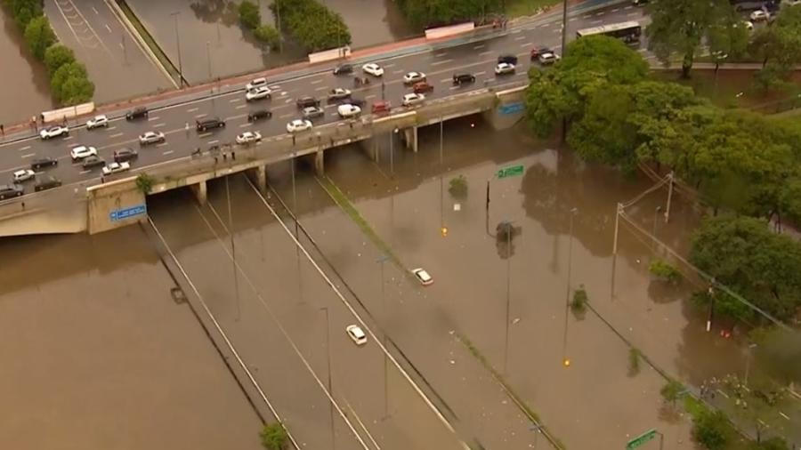 Chuvas causam alagamentos na cidade de São Paulo  - Reprodução/TV Globo