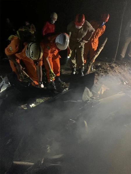Bombeiros retomam buscas por corpos na queda do avião no Ceará - Corpo de Bombeiros de Sobral