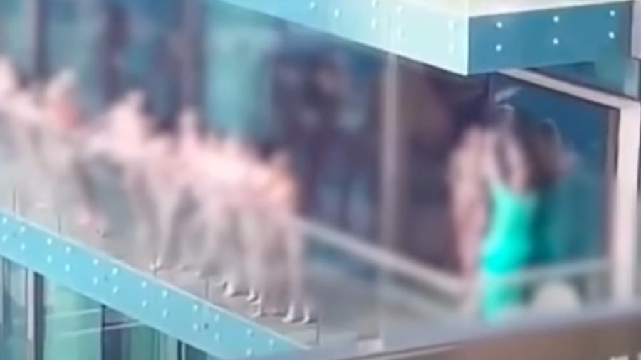 Polícia de Dubai puniu mulheres e fotógrafo responsáveis por vídeo de nudez - Reprodução/YouTube
