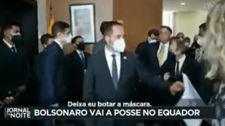 24.mai.2021 - O presidente Jair Bolsonaro (sem partido) é visto sem máscara após acompanhar a posse do presidente do Equador, Guillermo Lasso - Reprodução/Band