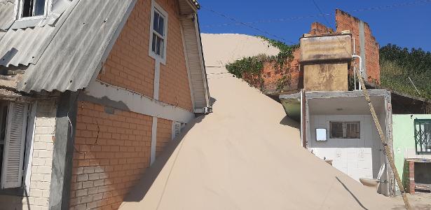Arrumando a casa em uma tempestade de areia - Arrumando a casa em