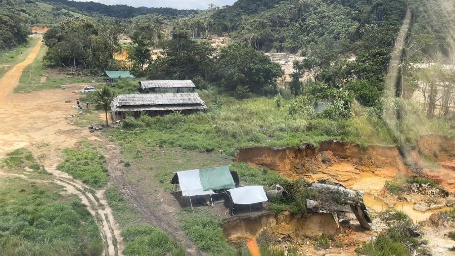 Garimpo ocorre ao lado de posto de saúde e pista de pouso - Condisi Yanomami