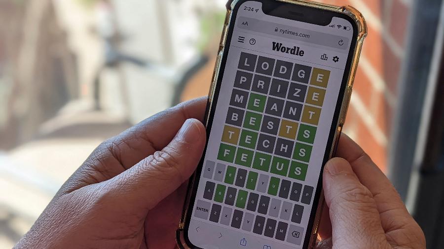 Tela de celular com o jogo Wordle; além de distração, games trazem benefícios - Michael Draper/AFP