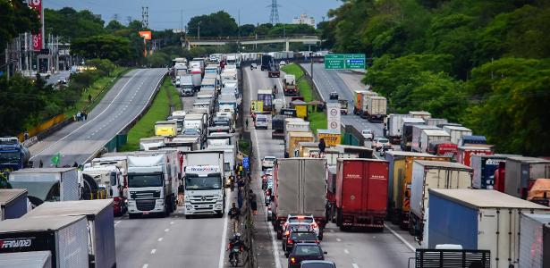 Caminhoneiros recuam, descartam greve nacional e vão se reunir com Boulos