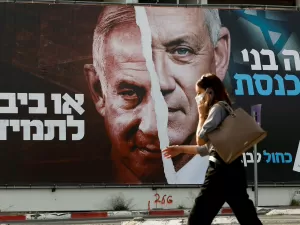 Netanyahu dissolve gabinete de guerra após saída de dois membros moderados