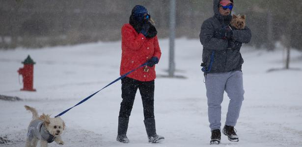 Rara tempestade de neve cobre Houston e Nova Orleans de branco