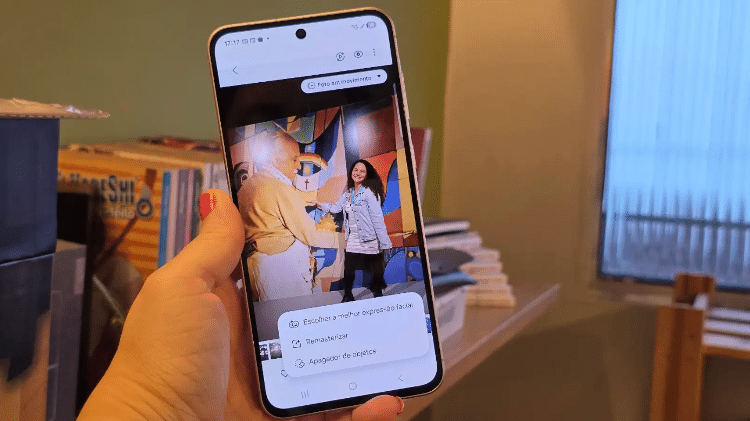 IA do smartphone consegue escolher expressões numa foto IA do smartphone consegue escolher expressões numa foto