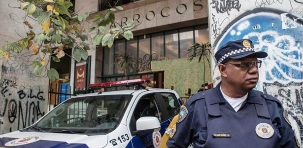 Guarda municipal faz plantão no Marrocos para evitar entrada de pessoas - Gui Christ/BBC Brasil