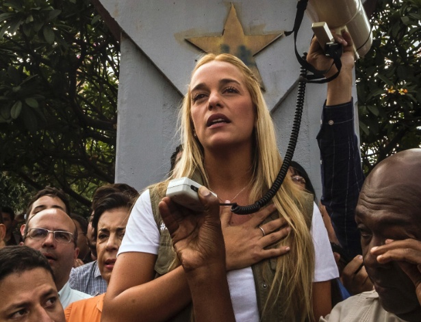 11.set.2015 - Lilian Tintori, mulher do oposicionista venezuelano Leopoldo López, que está preso, em Caracas - Meridith Kohut/The New York Times