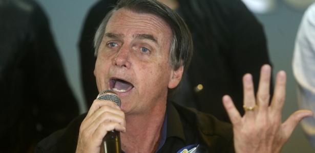 Jair Bolsonaro participa de entrevista, em Irajá, na zona norte do Rio
