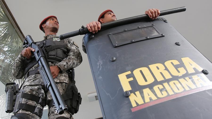 14.mai.2019 - Homens da Força Nacional de Segurança cercam prédio do Ministério da Educação, na Esplanada dos Ministérios, em Brasília - Dida Sampaio/Estadão Conteúdo