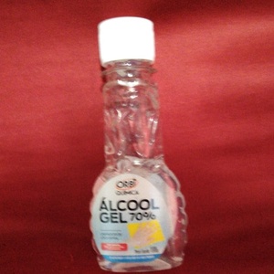 Viação Metrópole Paulista fornece 100 ml de álcool em gel a funcionários e não permite reposição - Divulgação